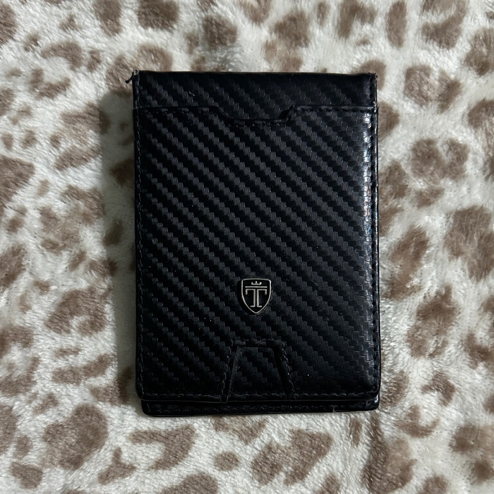 Black Carbon Fiber Key & Card Holder